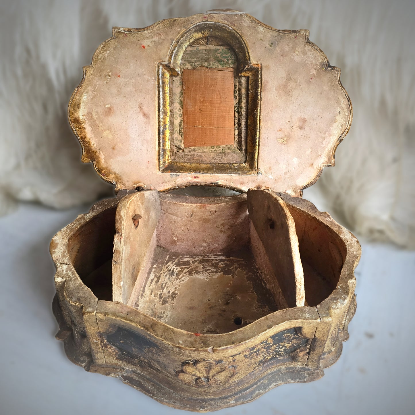 Rare 17th Century Venetian Baroque Casket – Gilt Wood, Silver Brocade & Early Printed Paper, c.1680–1700