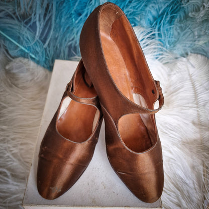 French Pair of 1920s Satin Flapper Shoes with Original Box