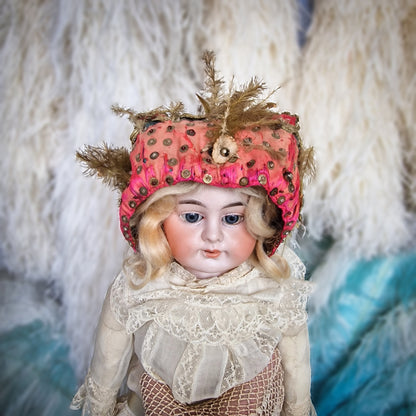 Late 17th to early 18th century child’s Bonnet from France