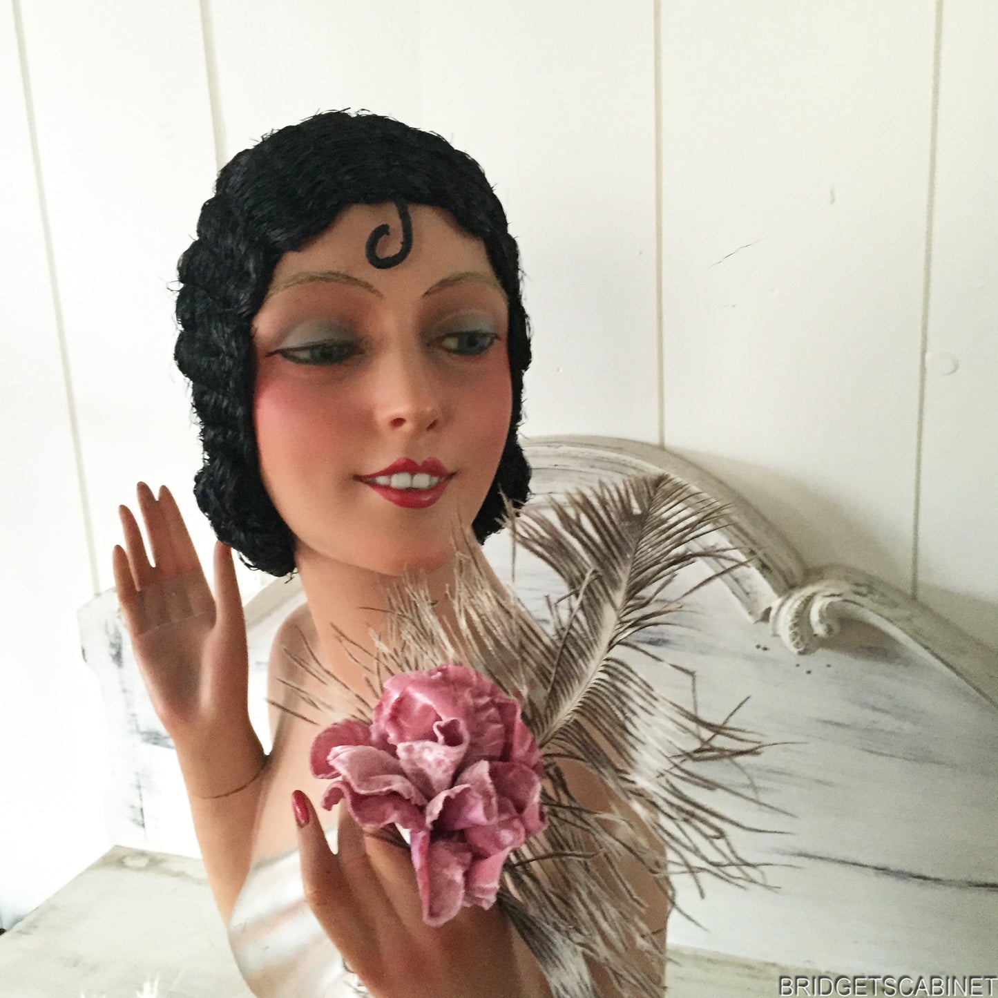1920s Flapper Wig with Curl