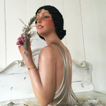 1920s Flapper Wig with Curl