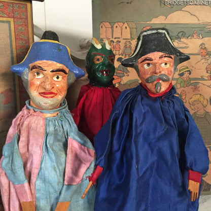 Guignol Puppet Theater with 4 Puppets