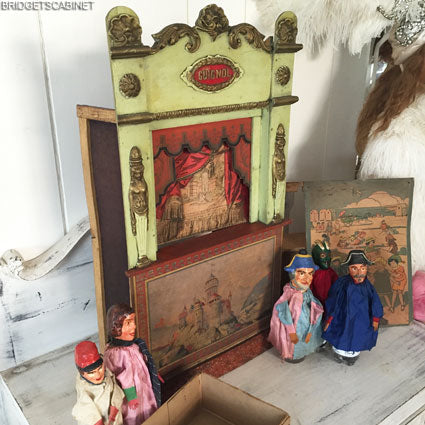 Guignol Puppet Theater with 4 Puppets