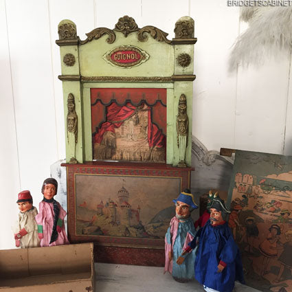 Guignol Puppet Theater with 4 Puppets