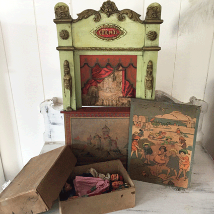 Guignol Puppet Theater with 4 Puppets