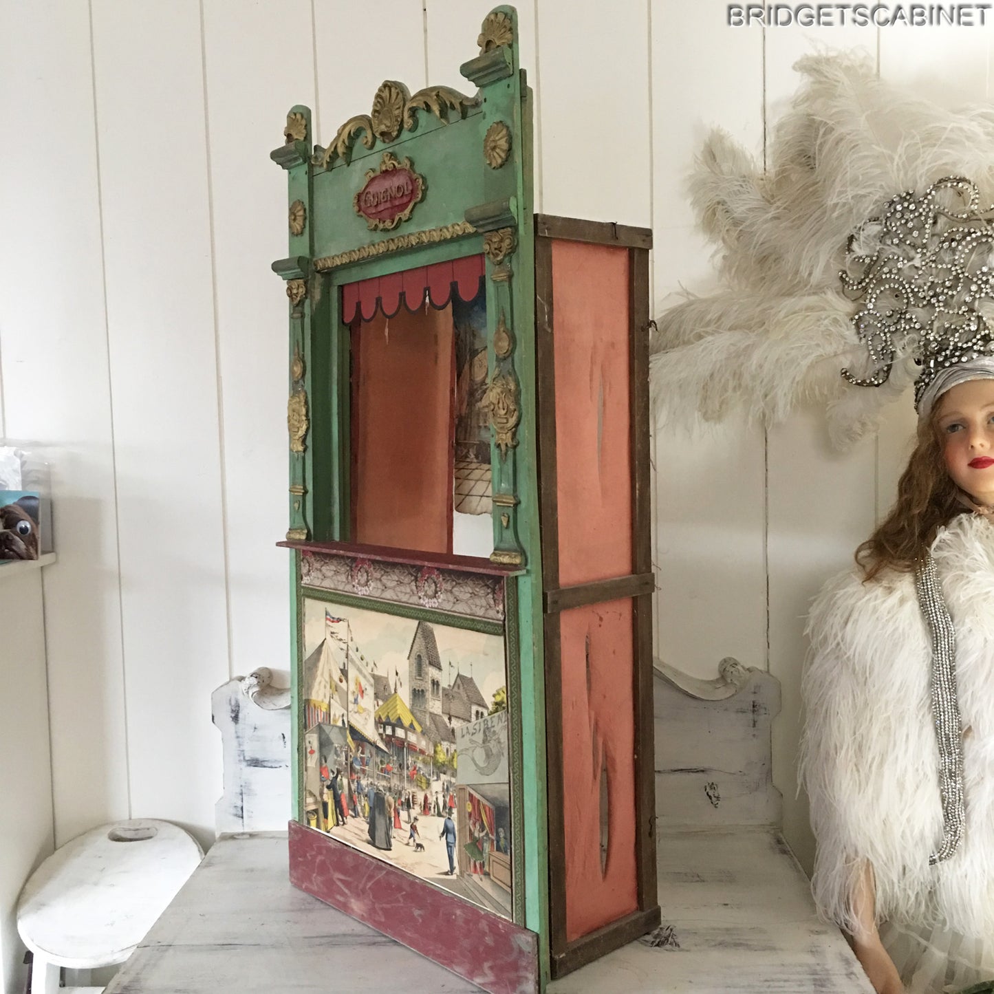 Guignol Puppet Theater with 6 Puppets