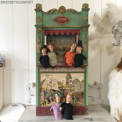 Guignol Puppet Theater with 6 Puppets