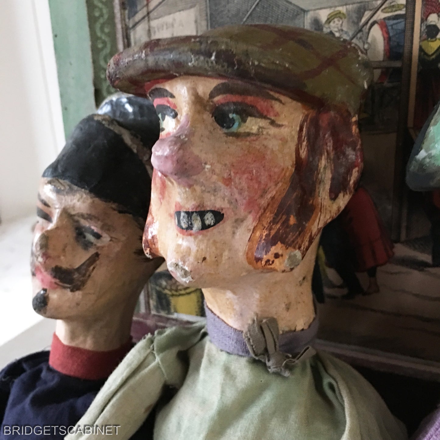 Guignol Puppet Theater with 6 Puppets