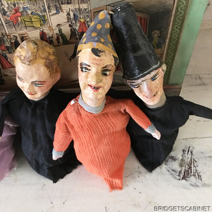 Guignol Puppet Theater with 6 Puppets