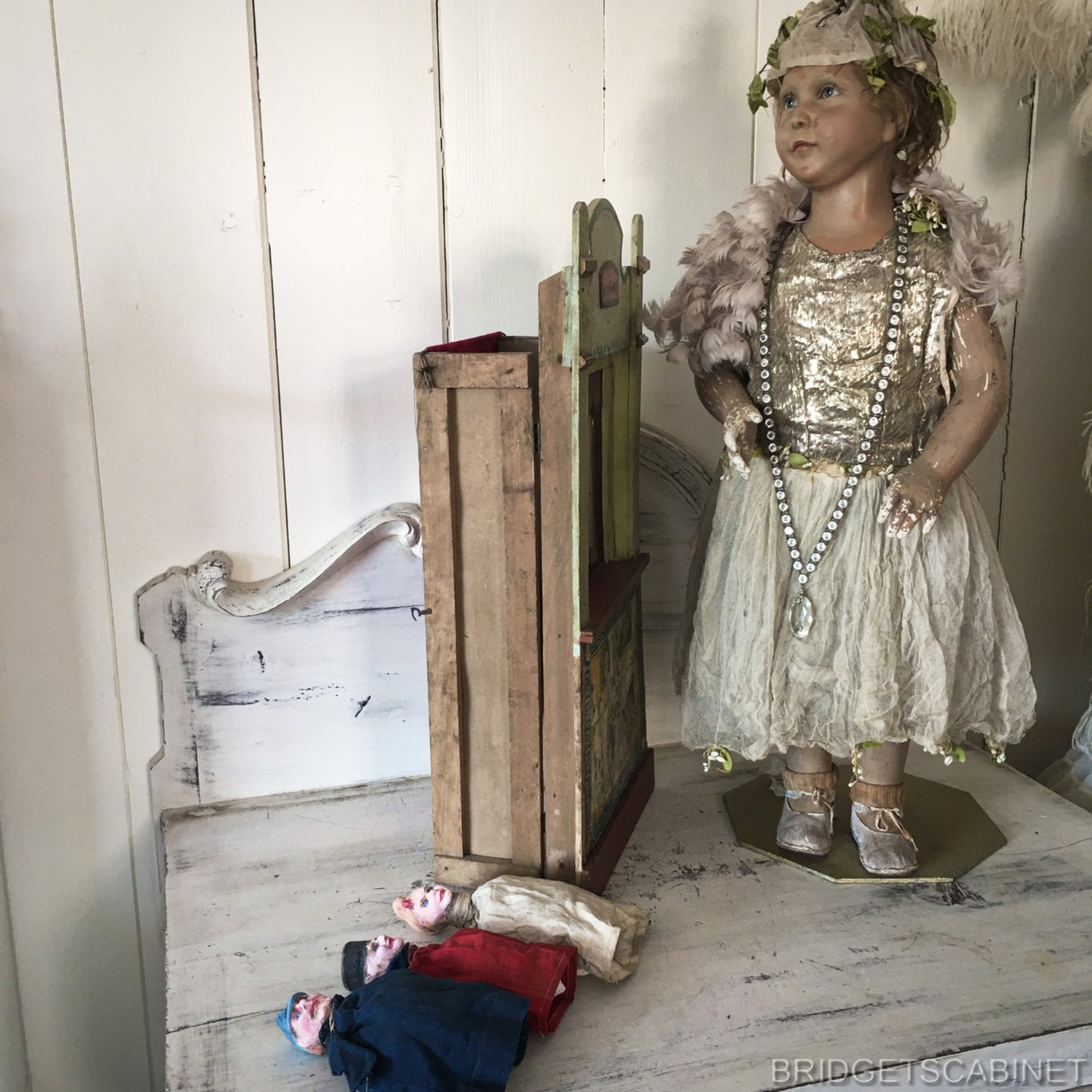 Guignol Puppet Theater with 3 Puppets