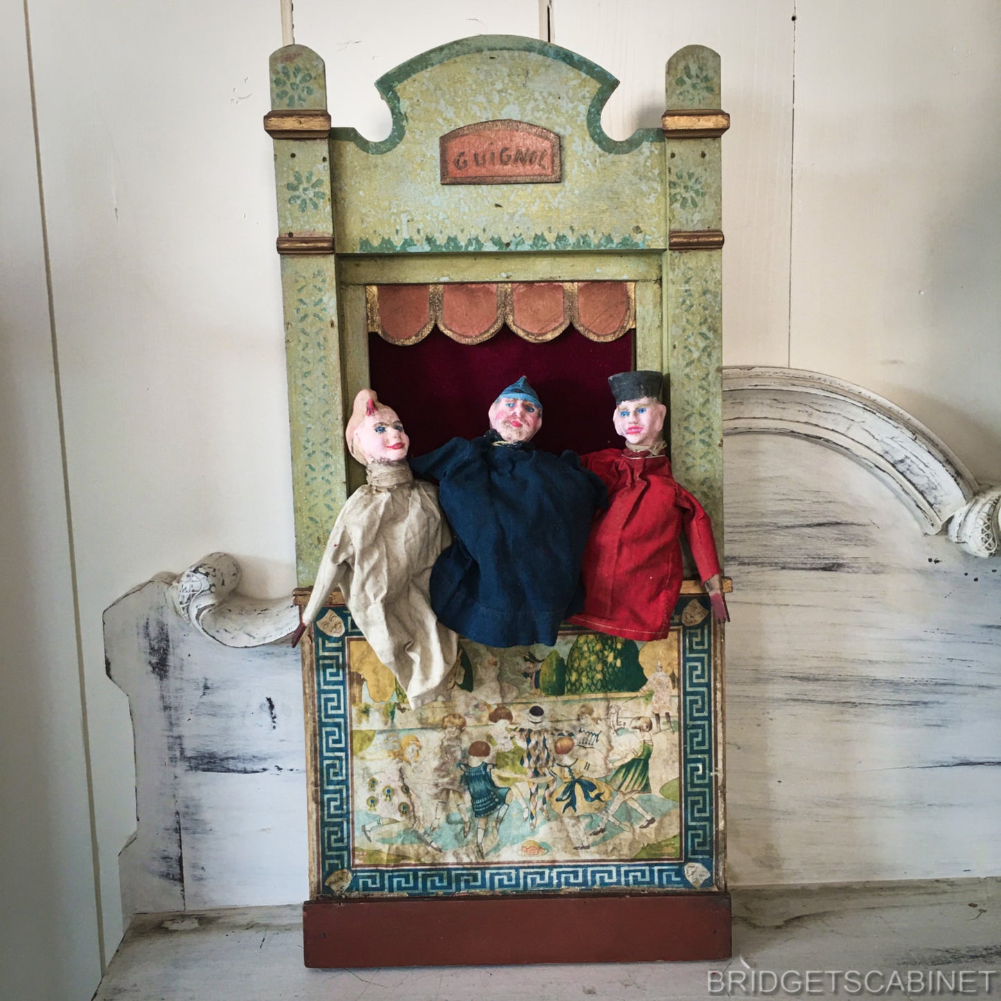 Guignol Puppet Theater with 3 Puppets