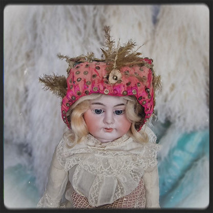 Late 17th to early 18th century child’s Bonnet from France